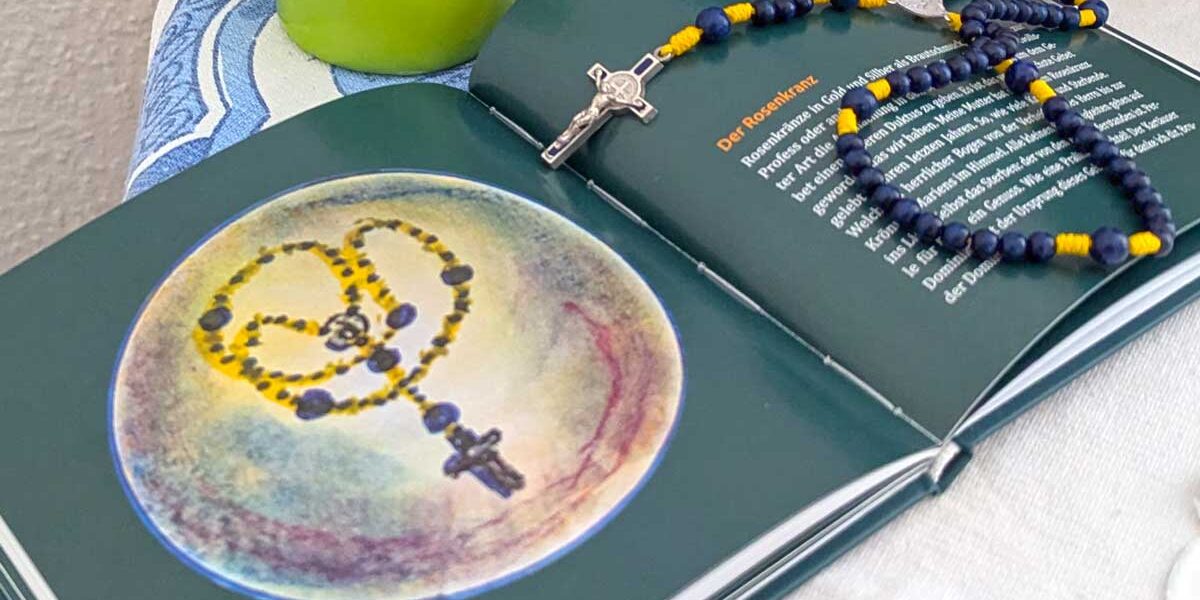 P. Notker HIegl: Caritas - Buch auf Nachttisch