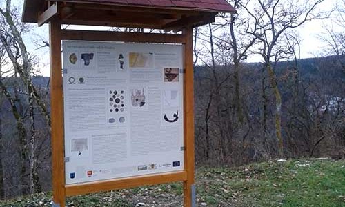 Schautafeln an der Ruine Falkenstein Schautafeln an der Ruine Falkenstein